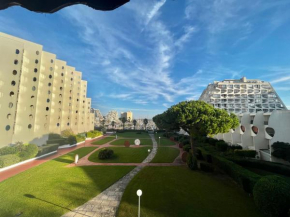 Studio avec parking, climatisation et terrasse à 500m des plages - FR-1-716-62
